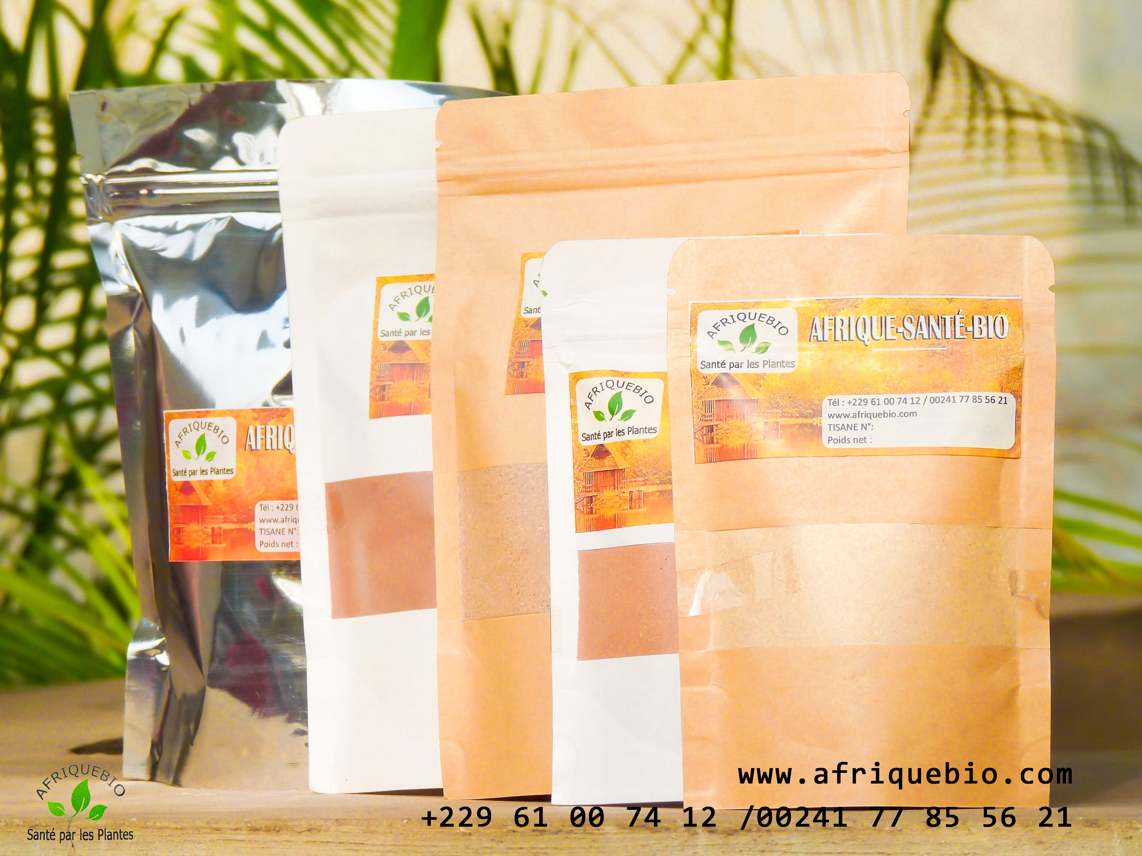 Houblon AFRIQUEBIO, produit 150, en sachet avec feuilles vertes et fleurs de houblon séchées, pour la fabrication de bière.